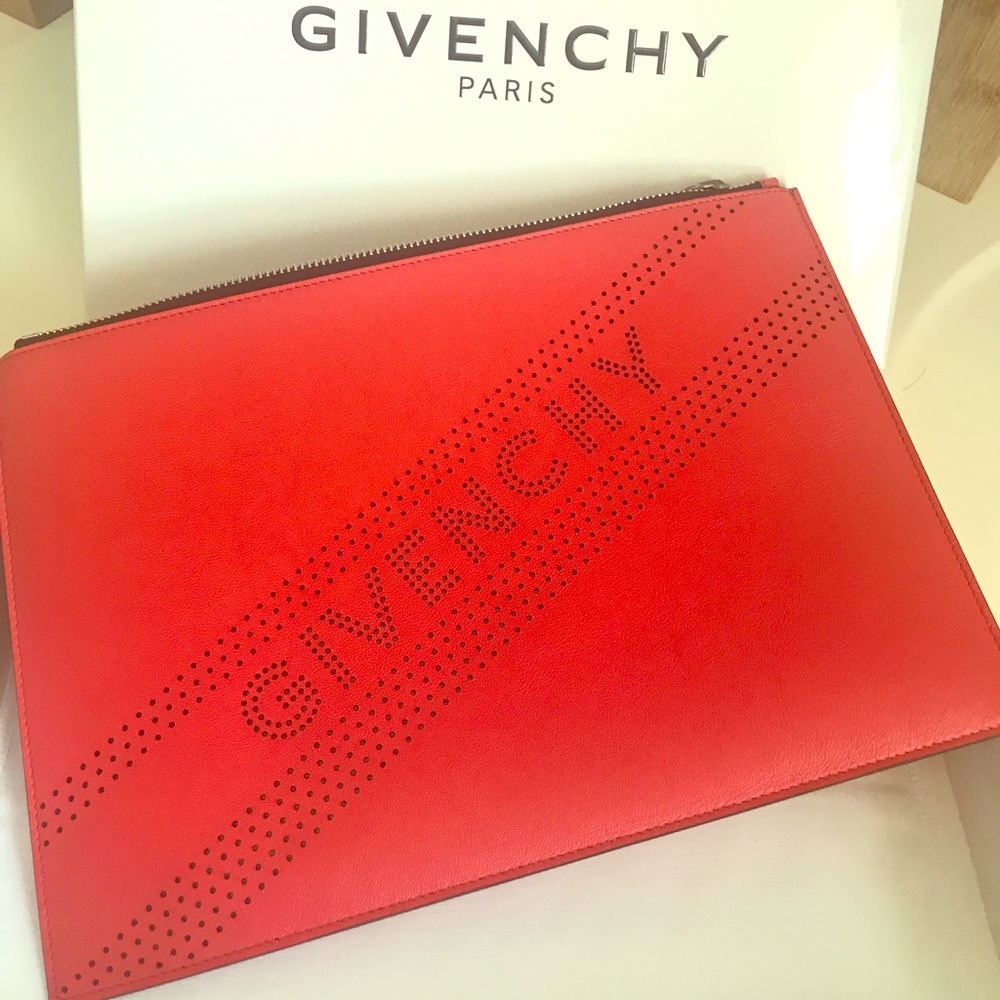 🔥💯authentic givenchy clutch